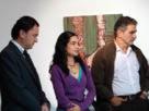 La pintora Silva Ramos inaugura la exposicin(I)David Gutirrez H, director de la galera y (d) el escultor Domingo Ramos